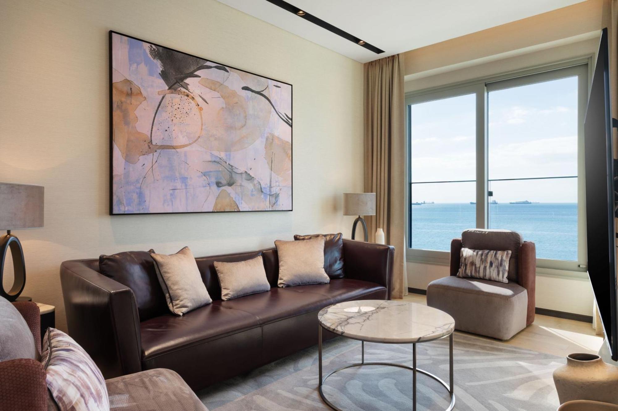 Jw Marriott Hotel Istanbul Marmara Sea Exterior foto A living room at the Ritz-Carlton, DIFC