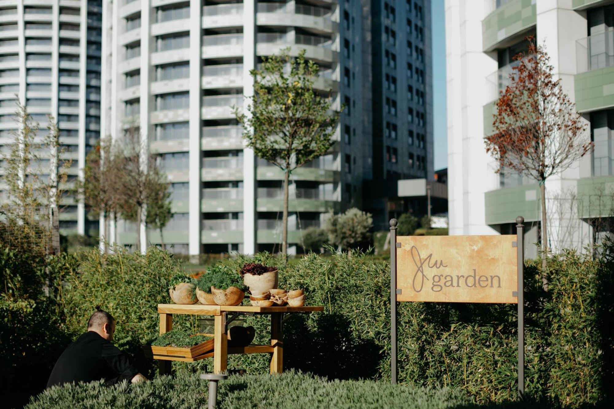 Jw Marriott Hotel Istanbul Marmara Sea Exterior foto The garden